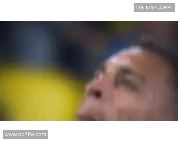 红鼻子足球明星的传奇故事与场上风采的完美结合 红鼻子足球明星的传奇故事与场上风采的完美结合